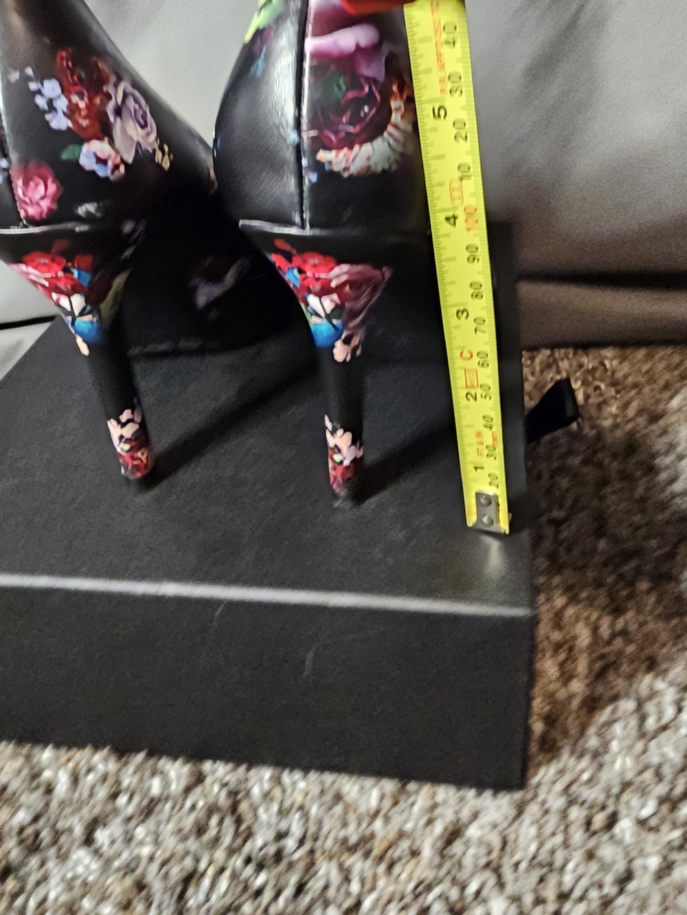 Guess Black Floral Pointed-Toe Heels with Multicolor Blooms - Picture 3 of 8